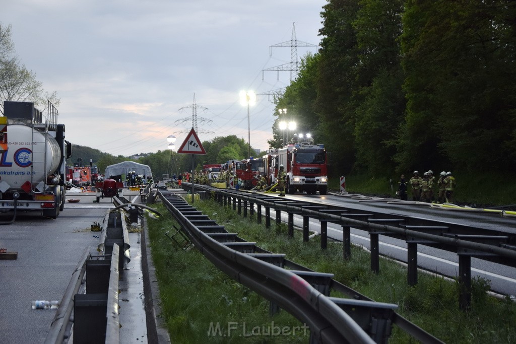 VU Gefahrgut LKW umgestuerzt A 4 Rich Koeln Hoehe AS Gummersbach P349.JPG - Miklos Laubert